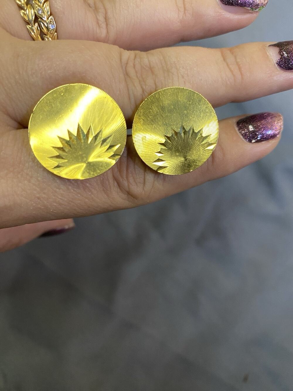 Round Sunburst Cufflinks Men Daily Wear - 2 In Set - Men’s Attire - Cuff Link
